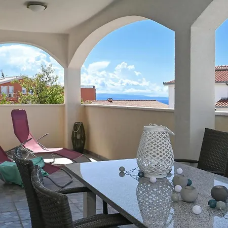Lovely In Okrug Gornji With Kitchen
