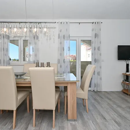 Lovely In Okrug Gornji With Kitchen * Trogir