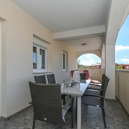 Lovely In Okrug Gornji With Kitchen Trogir